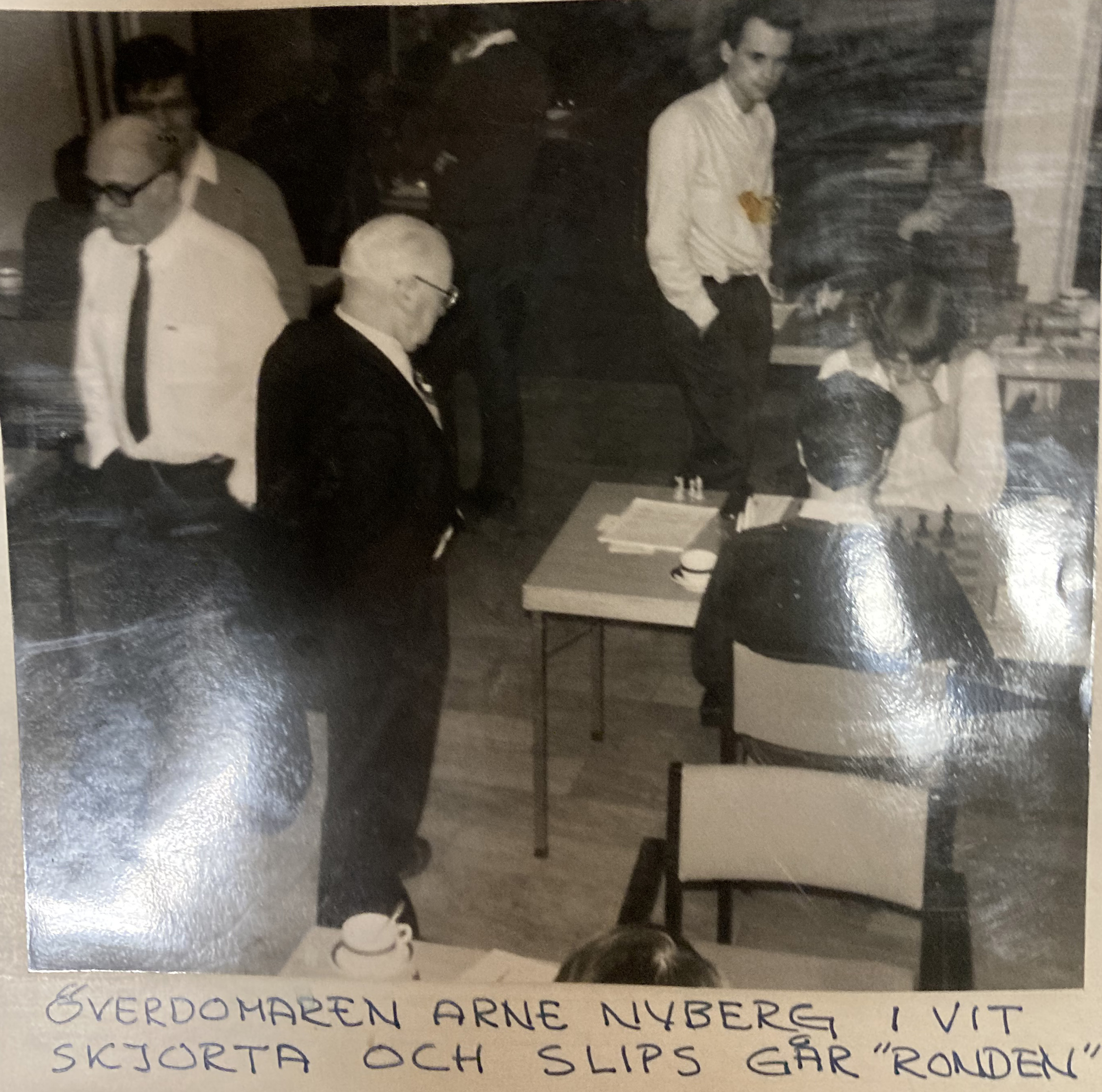 I vitskjorta och slips: Arne Nyberg